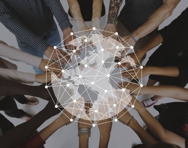 İnsanlar birlikte elele