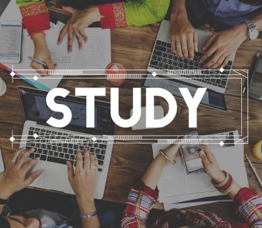 dizüstü bilgisayarlar ve dizüstü bilgisayarlar insanların Üstten Görünüm