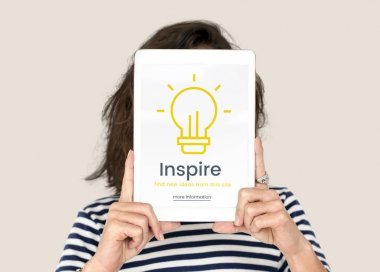 kişi holding dijital tablet