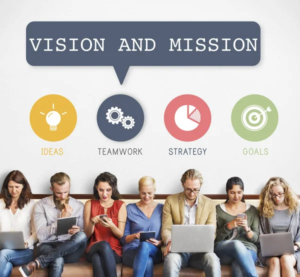 Dijital aygıtlar kullanan insanlar