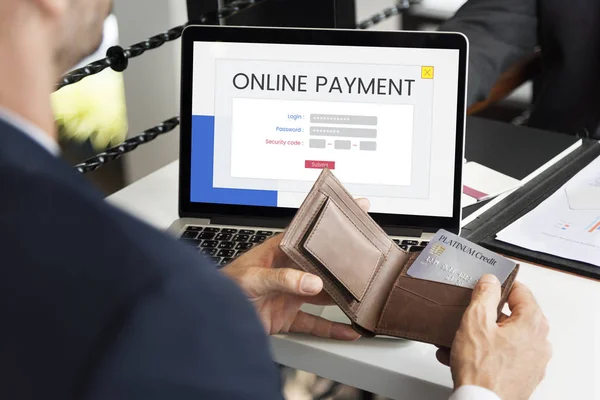 Man holding wallet with credit card — Stock Photo, Image