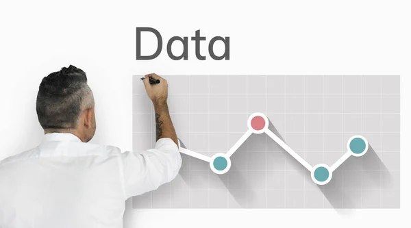 Uomo d'affari che lavora con il business chart — Foto Stock