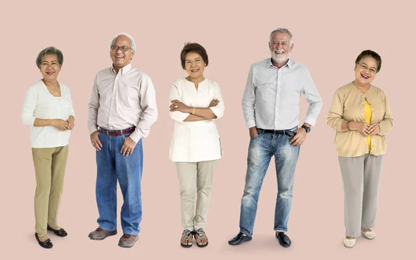 Sorrindo pessoas idosas no estúdio — Fotografia de Stock