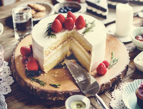 kek çilek Çilek ile