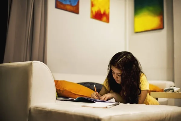 Little girl doing her homework — Stock Photo, Image