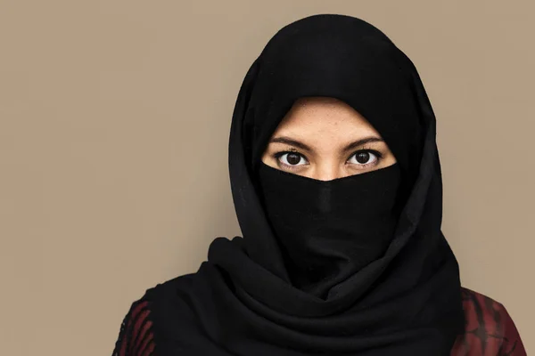 Muslimsk kvinna i purdah — Stockfoto
