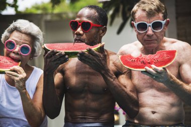 üst düzey insanlar karpuz yeme