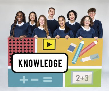 afişini tutan öğrenciler