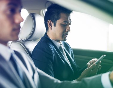 İşadamları dijital tablet kullanma