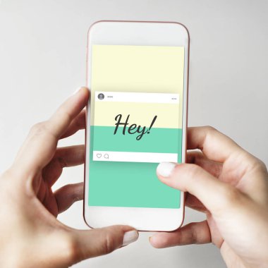 Elinde insan holding cep telefonu  