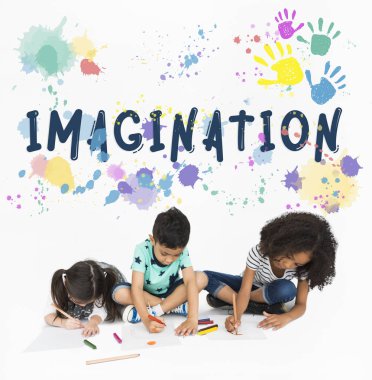 kağıtlara çizim çocuklar