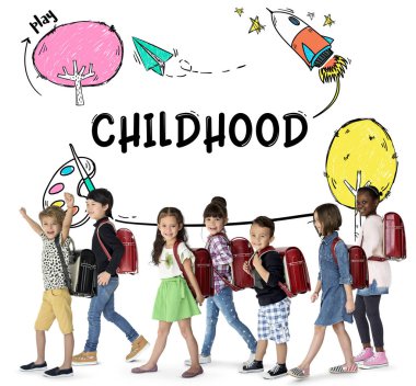 sırt çantaları ile yürüme çocuklar