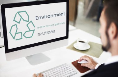 bilgisayarla çalışma iş adamı