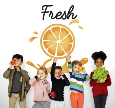 Sebze ile küçük çocuk