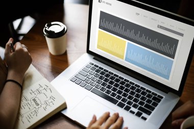 Laptop ile emekçilerin