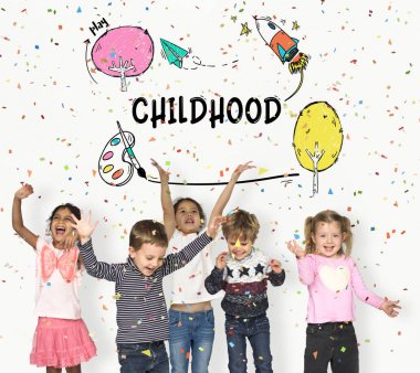 mutlu çocuk konfeti atma