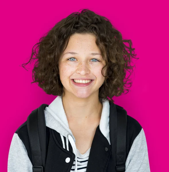 Sorridente adolescente ragazza in uniforme — Foto Stock