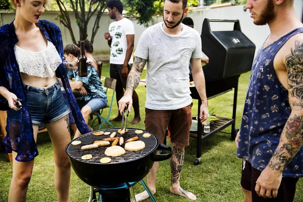 Amici cucina Barbecue — Foto Stock