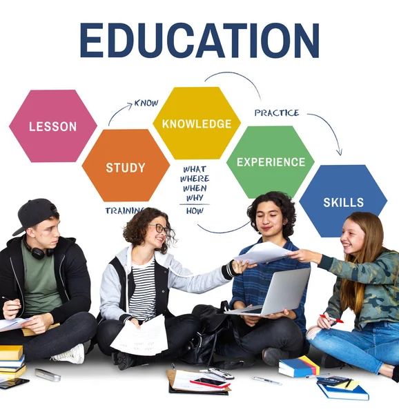 Öğrenciler birlikte öğrenme 