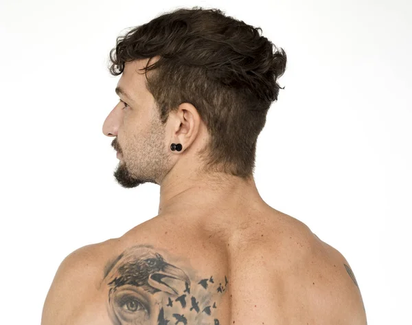 Hombre adulto joven con tatuaje — Foto de Stock