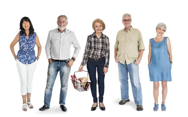 Senior vuxna människor som står i rad — Stockfoto