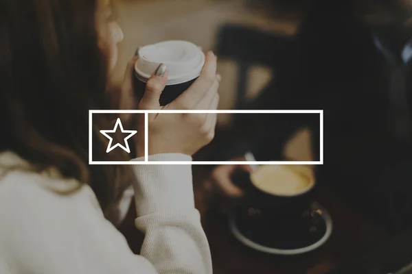 Mujer bebiendo café — Foto de Stock