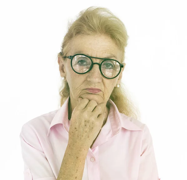Mujer mayor con cara curiosa — Foto de Stock