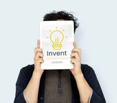 kişi holding dijital tablet