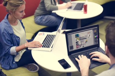 çalışan iş adamları 