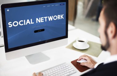 bilgisayarla çalışma iş adamı