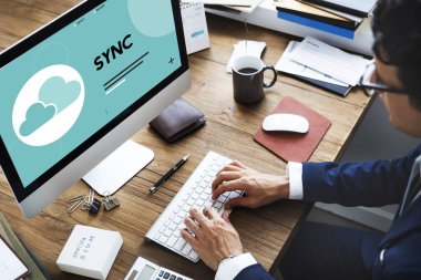 bilgisayarla çalışma iş adamı