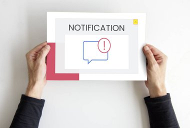 afişini holding eller 