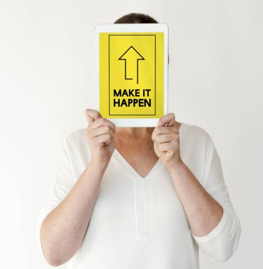 Dijital Tablet ile yüz kapsayan kadın