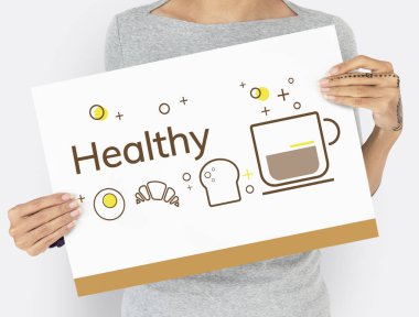 Kadın afişini tutar 