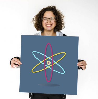 Kız holding tasarlamak