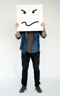 kişi holding afiş.