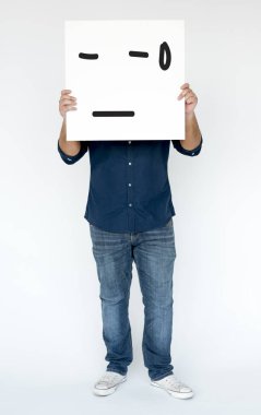 kişi holding afiş.