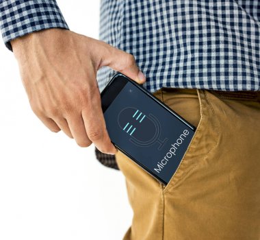 Smartphone cebine koyarak el