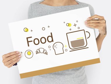 Kadın afişini tutar 