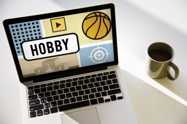 tablo üzerinde açılan not defteri