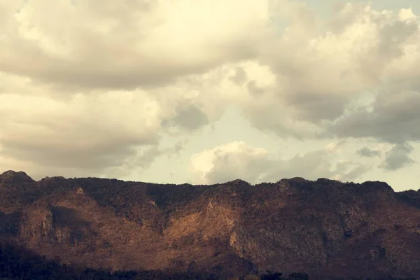 Beauytiful Scene with Mountains — Stock Photo, Image