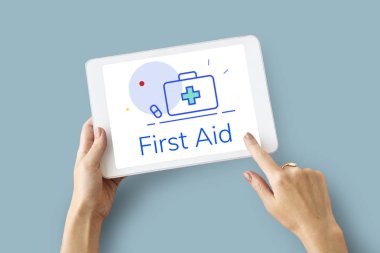 kişi holding dijital tablet