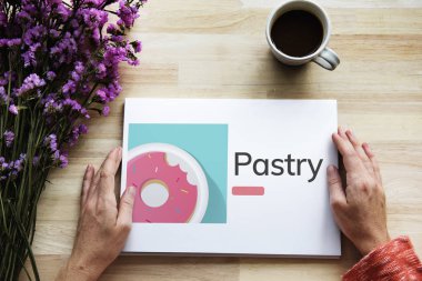  Afiş üzerinde çalışan eller 