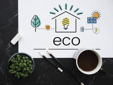  kalemler ve afiş masada