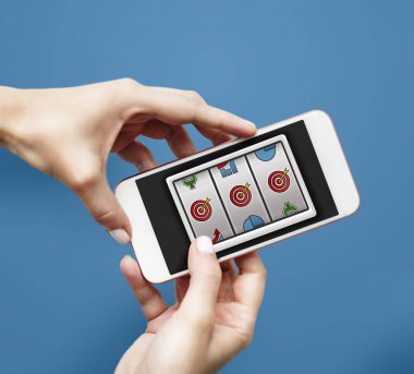 Akıllı telefon kullanan kişi.