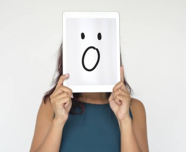 kişi holding dijital tablet 