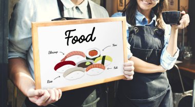 siyah önlük kara tahta tutan adam 