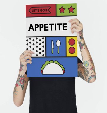 Dövmeli kişi holding afiş. 