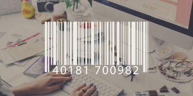 bilgisayar klavye üzerinde tipik kadın