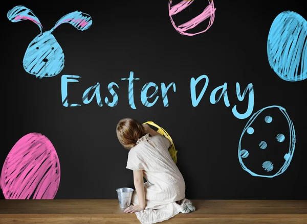 Girl sitting and drawing on chalkboard — Stock Photo, Image